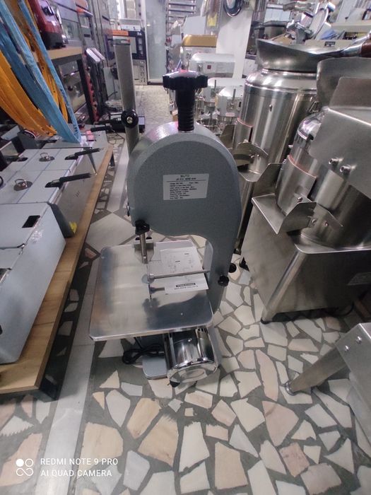 Pila suyak go'sht kesadigan