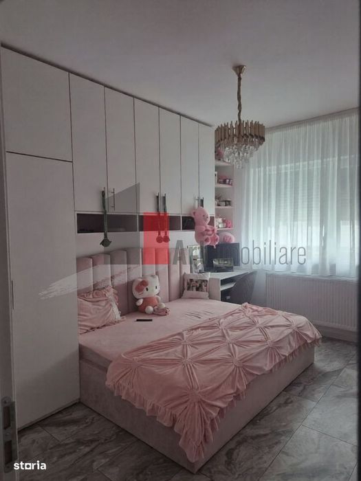 Vanzare apartament 3 camere 70 mp-Weiner Palada+loc de parcare
