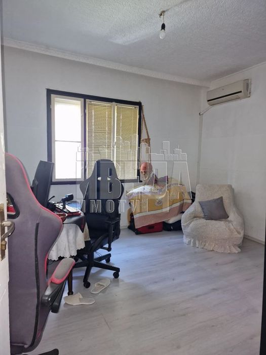 Етаж от къща в Варна-Окръжна болница площ 162