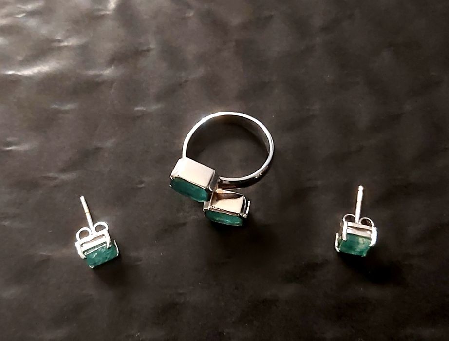 Пръстен и обици с изумруди