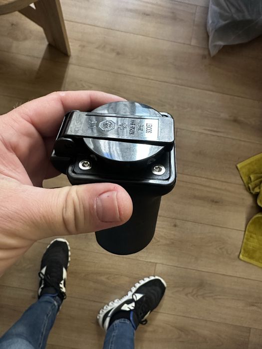 V2L  адаптер за захранване на 220 V
