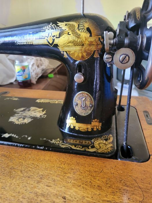 Mașina de cusut singer 2 bucăți 3500 bucata sau 6000 amândouă