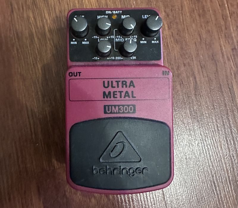 Продам гитарную педаль Behringer Ultra Metal