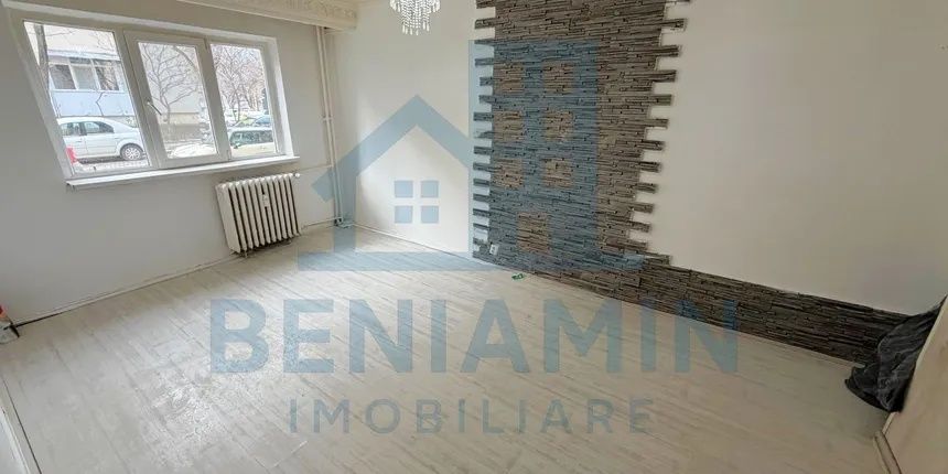 Vand Apartament 4 camere Bilateral V rosie