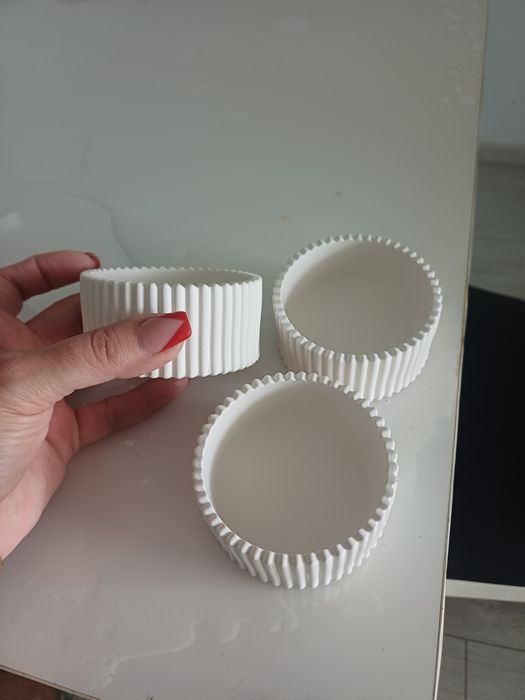Recipiente decorative din ipsos