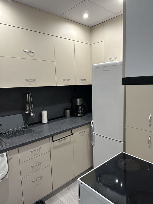 Дава се под наем Тристаен апартамент в Ямбол, Център - 105 кв.м за 382.5 € - Снимка #4