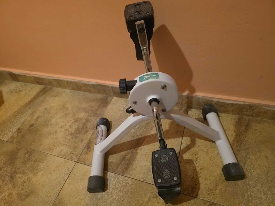 Ролатор, Инвалидна количка