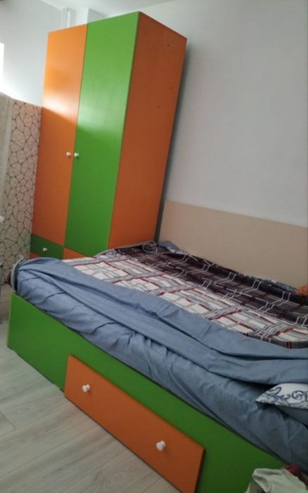 Vând pat plus saltea