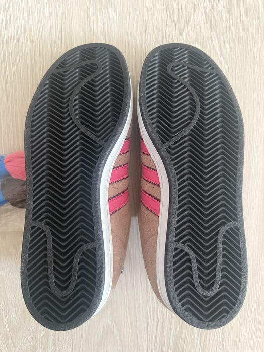 Продам кроссовки adidas