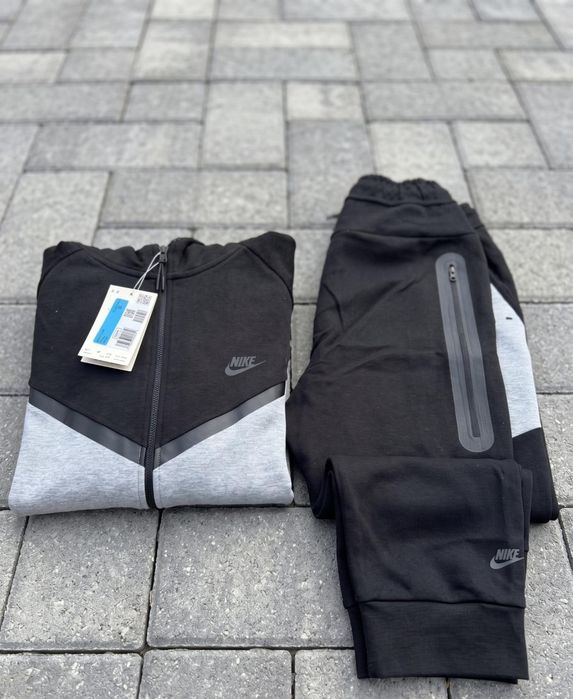 Trening Nike Tech Negru Gri Set complet