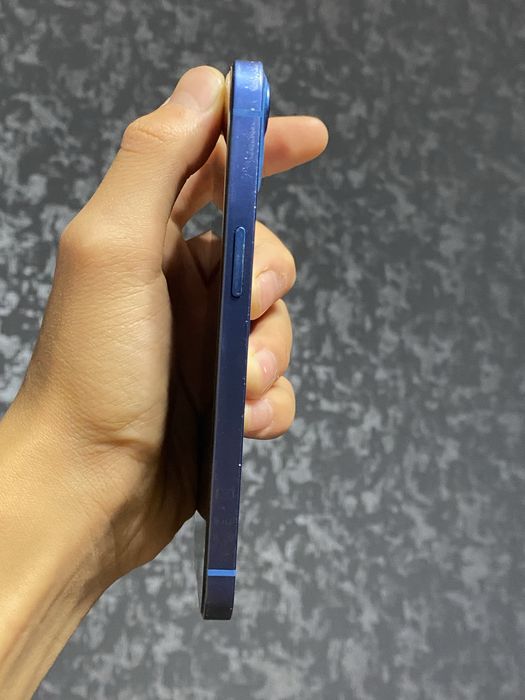 Продам Iphone 13