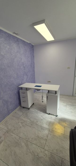 Cameră manichiură de închiriat