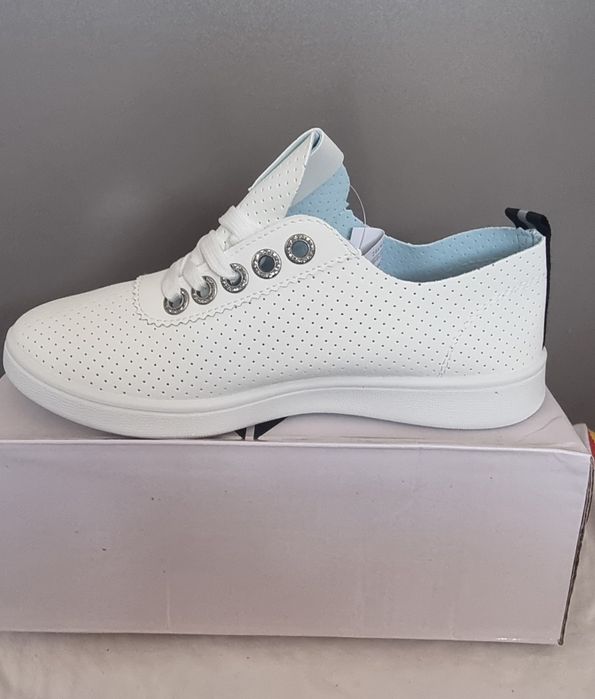 Пролетни дамски маратонки