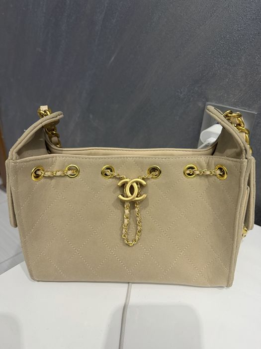 Дамска велурана чанта Chanel