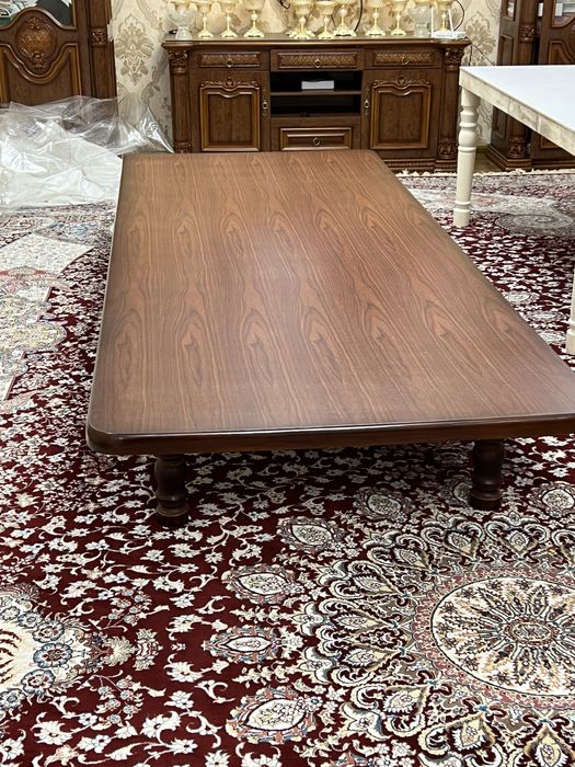 Hashamatli daraxrang stol sotiladi(xontaxta ham boladi)