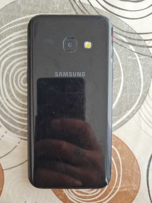 Samsung galaxy A3 2017. In stare ft bună
