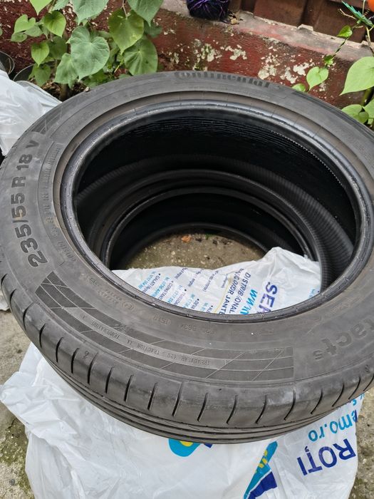 Anvelope 235/55/R18 500 lei setul de 4. Run  flat merg pe pana 80 de km