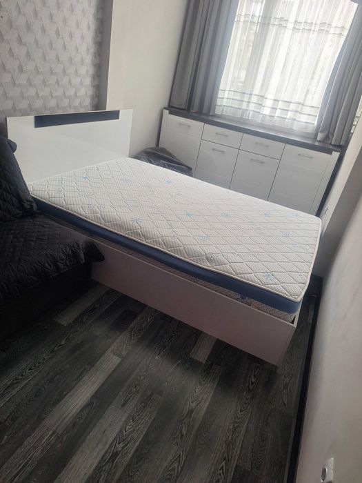 Продавам легло с матрак 140/200