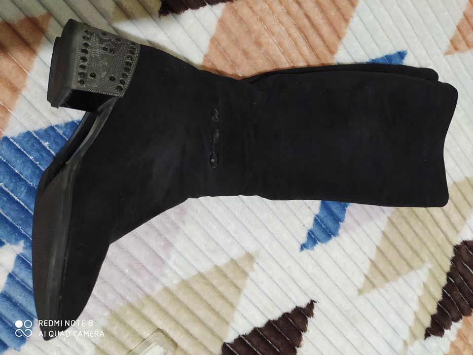 Продам замшевые сапоги