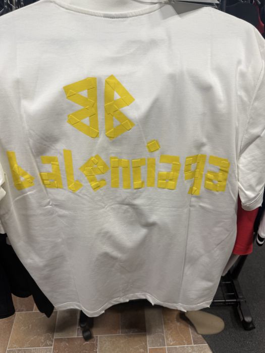 Продавам тениски на Balenciaga