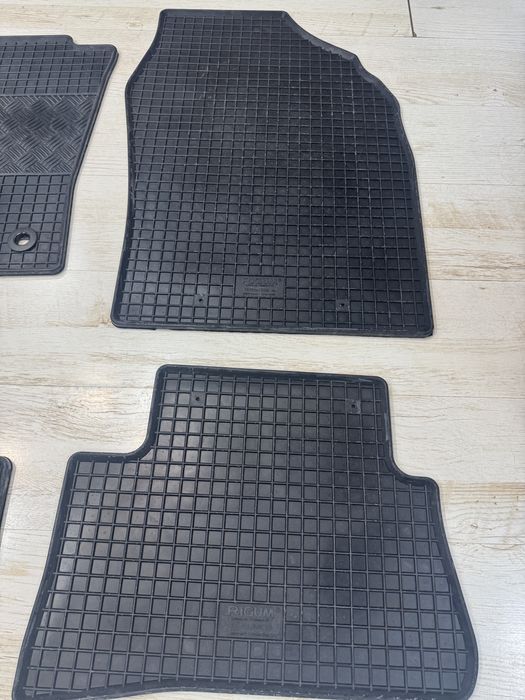 Гумени стелки  за Toyota Chr