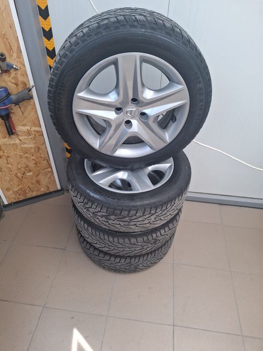 Jante structurate originale Dacia cu cauciucuri Barum