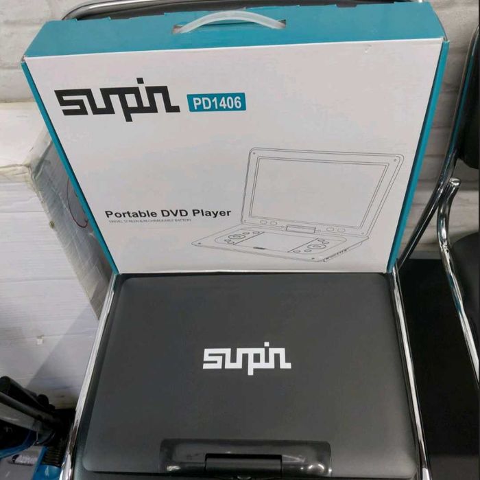 Преносим DVD плейър Sunpin PD1406 с голям въртящ се екран