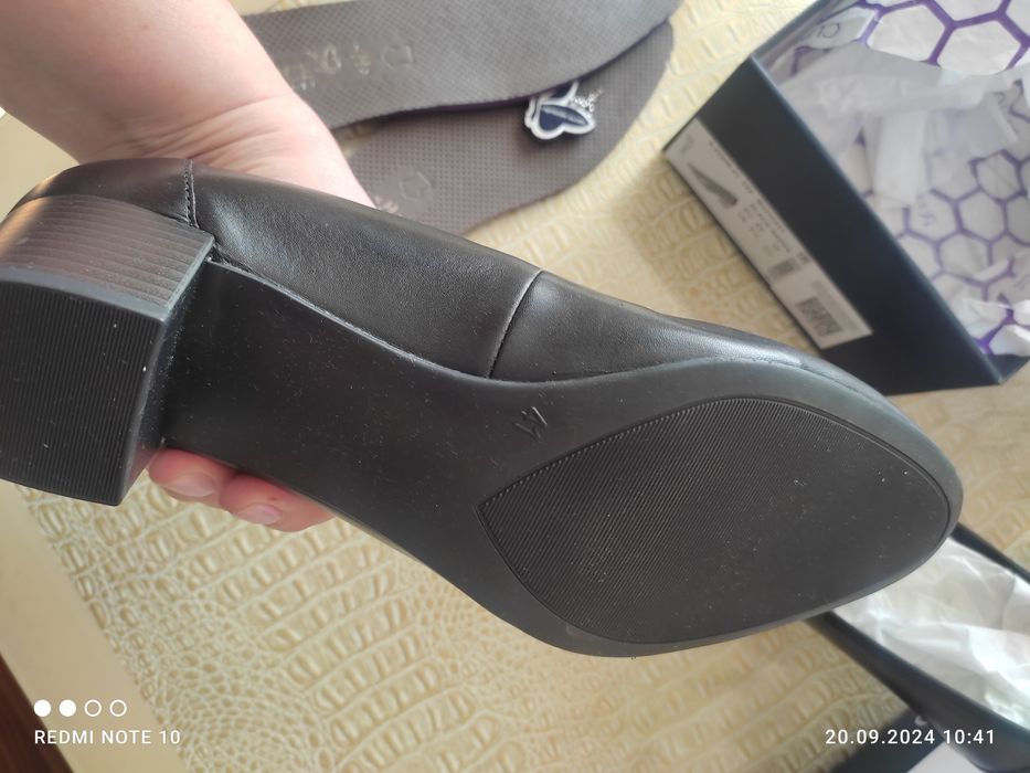 Продам кожаные туфли RIker  новые