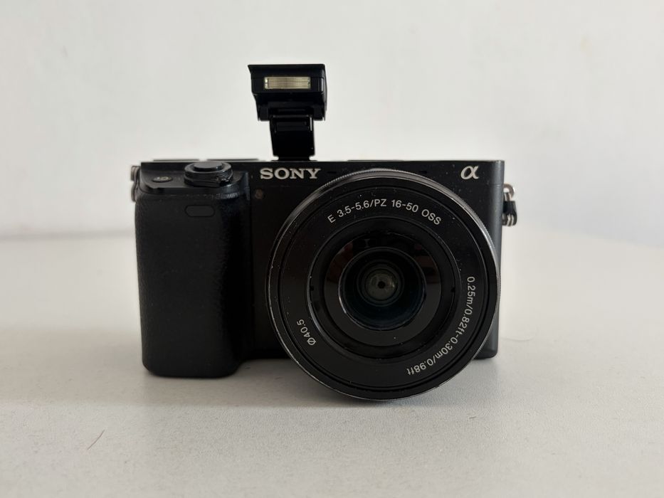 Sony Alpha A6400 + 16-50mm OSS + 3 аккумулятора.