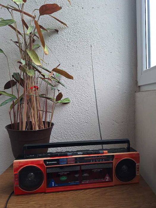 Стерео радиокасетофон Sharp GF-7300HG. Всичко работи, като нов + 1бр. бонус