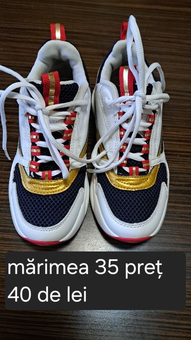 Adidasi mărimea 35