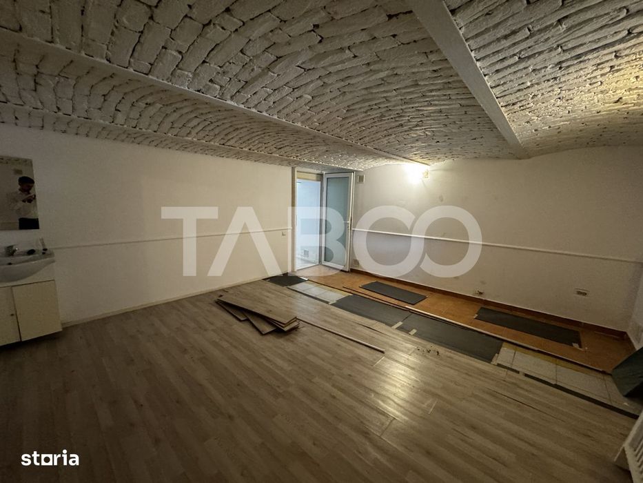 Spatiu comercial de inchiriat 4 camere 85 mpu Central Sibiu