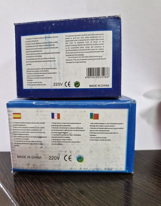 Гирлянды на ёлку.