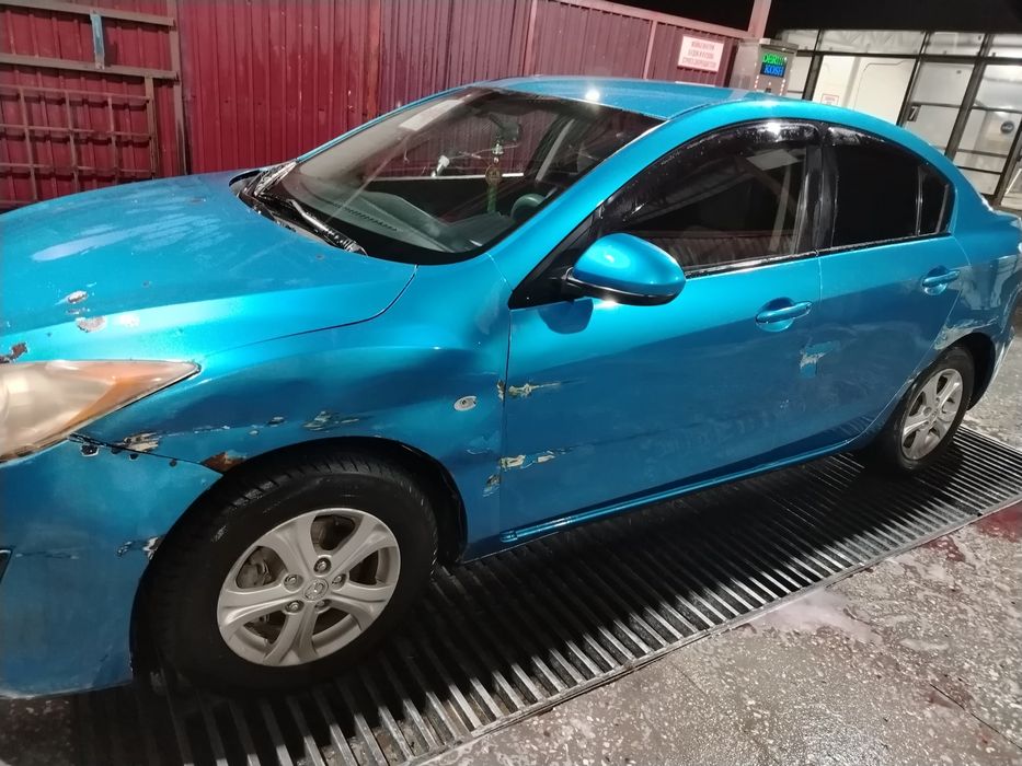 Мазда 3 2011 года