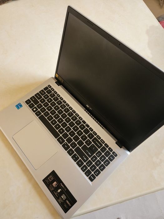 Продам почти новый ноутбук состояние идеальное