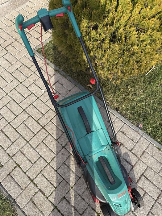 Masina de tuns iarba Bosh ARM3400