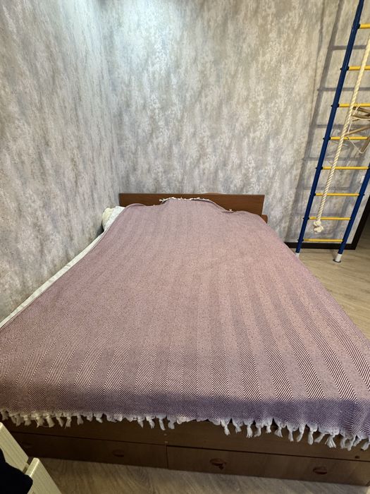 Кровать с матрасом