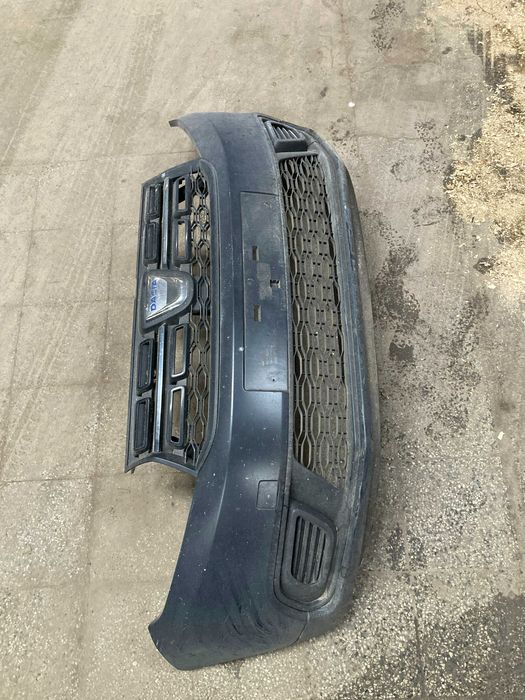 Продавам оригинална предна броня Dacia Sandero 2015 година