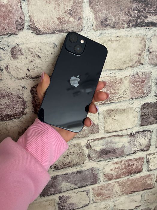 Продава се iPhone 13