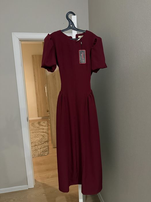 Вечернее платье с руковами буфами (новое)