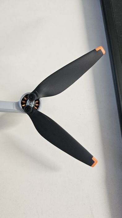 Dji Mini 3 cu accesorii si geanta