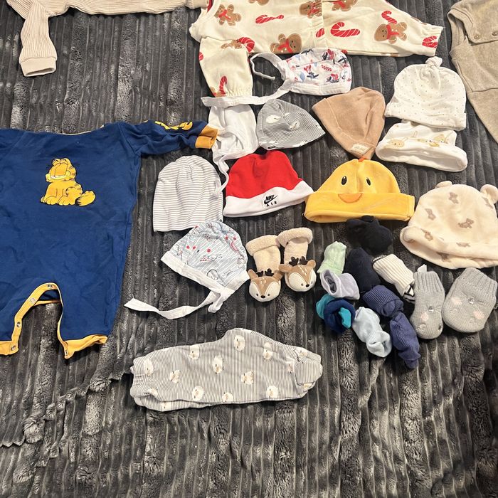 Hainute baiat marime 56/62,se vinde ce este in imagini