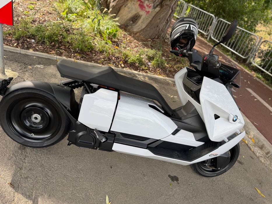 BMW CE04 electric 2024 (nivel maxim de echipare) scuter/motocicleta