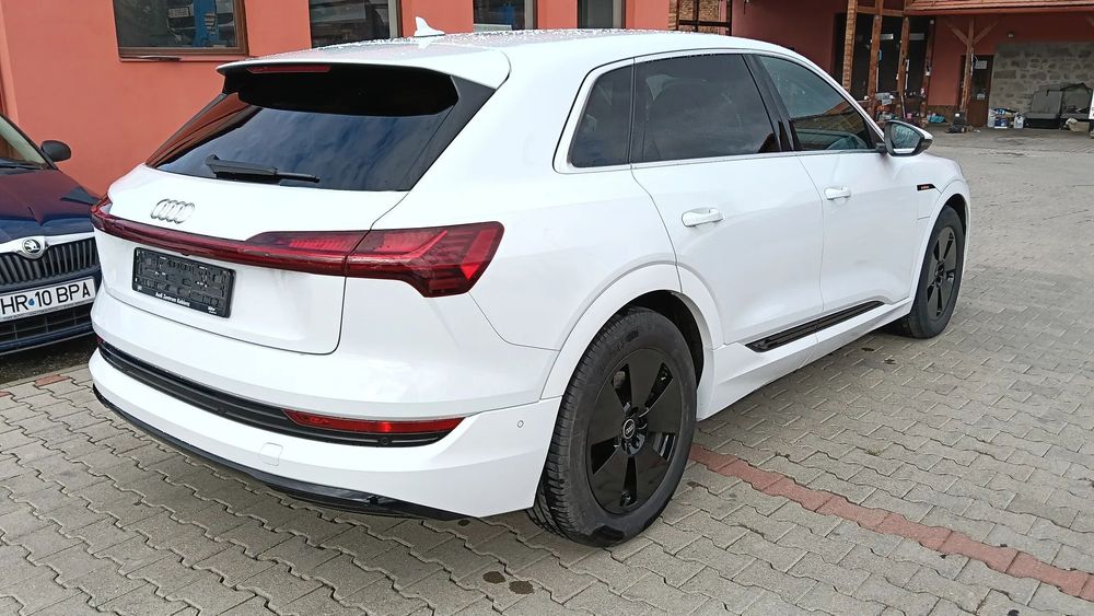 AUDI e-tron 2021 — imagine 4