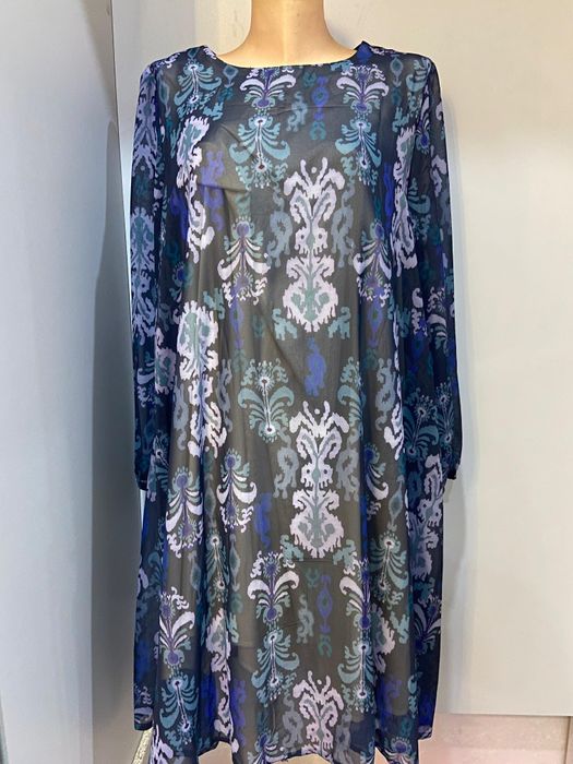 продам б/у платье (акссесуар в подарок)