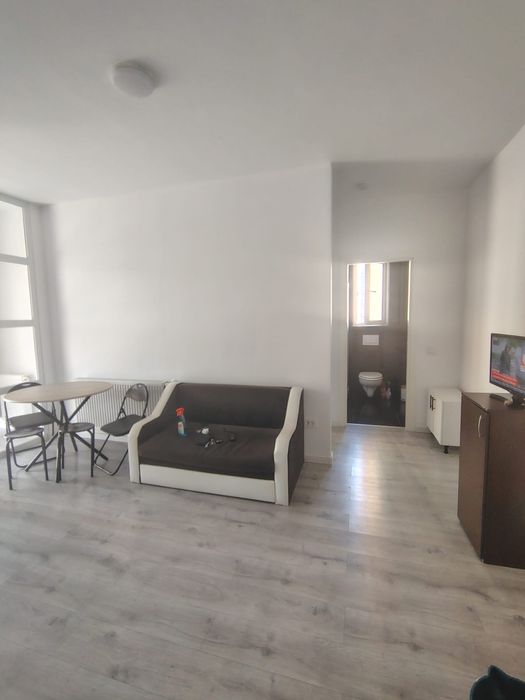 Inchiriez apartament