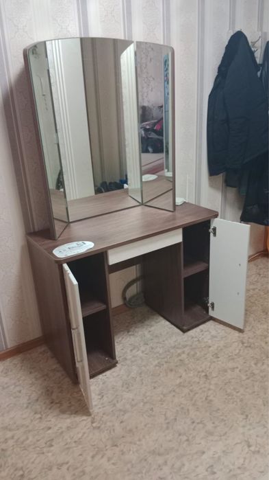 Продам мебель шкаф и зеркало