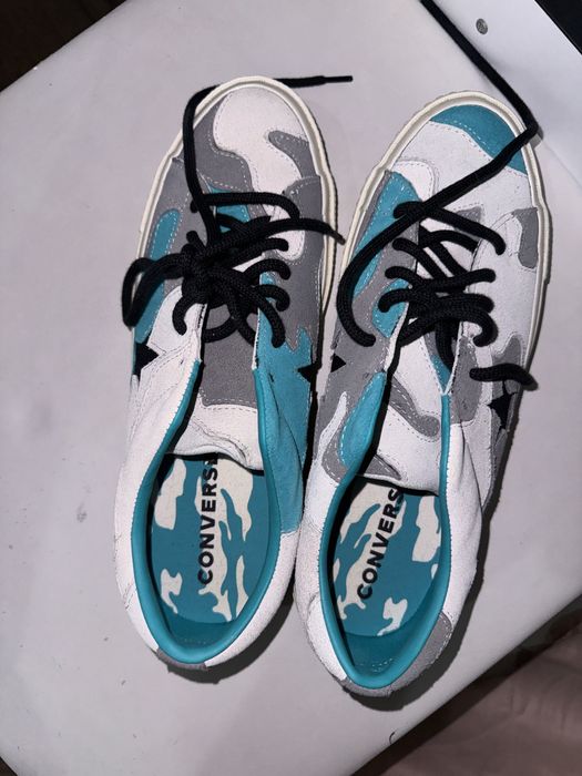 Converse, noi, in stare perfectă, nepurtați.