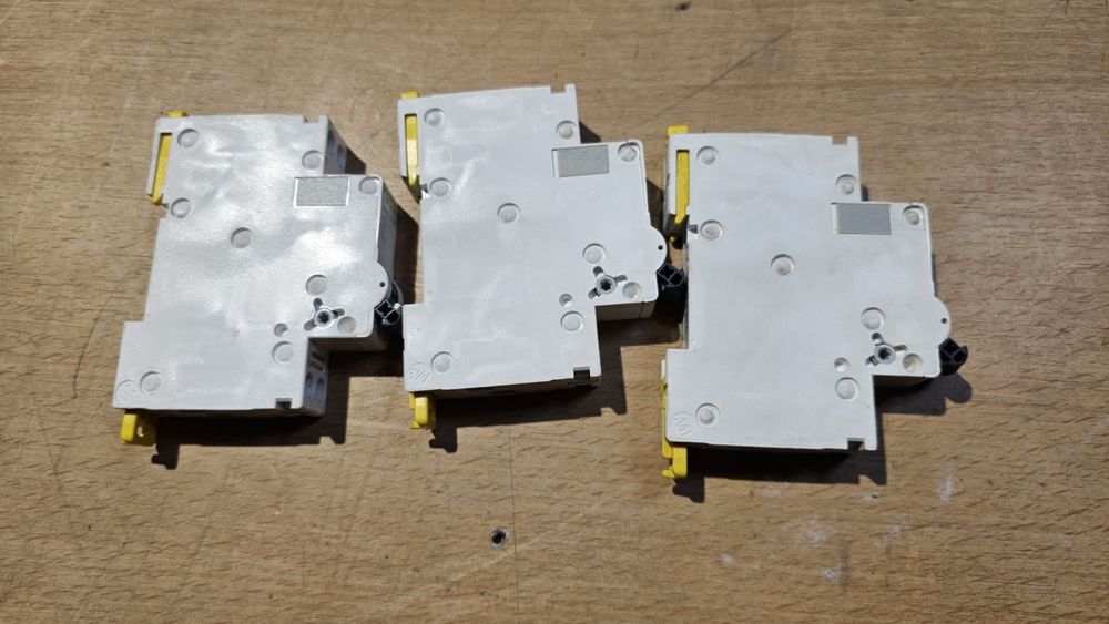 3 Sigurante Schneider C16 si C10