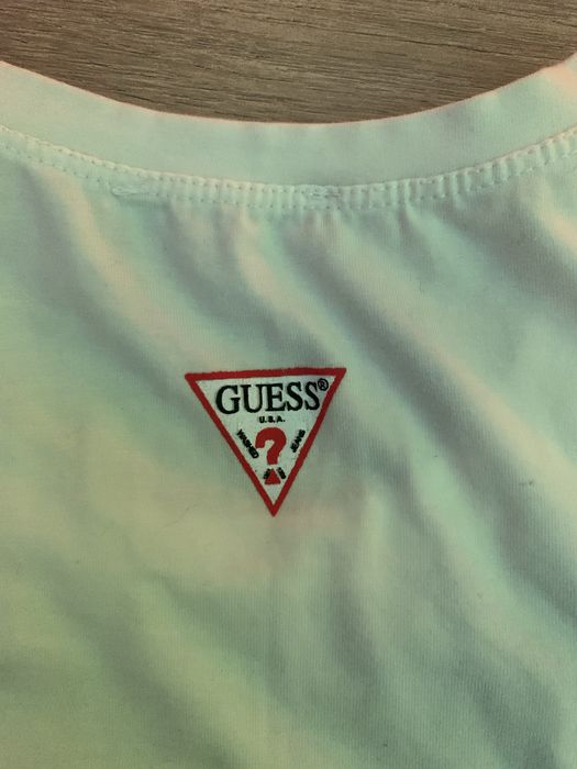 Бяла блуза GUESS с дълъг ръкав и камъни